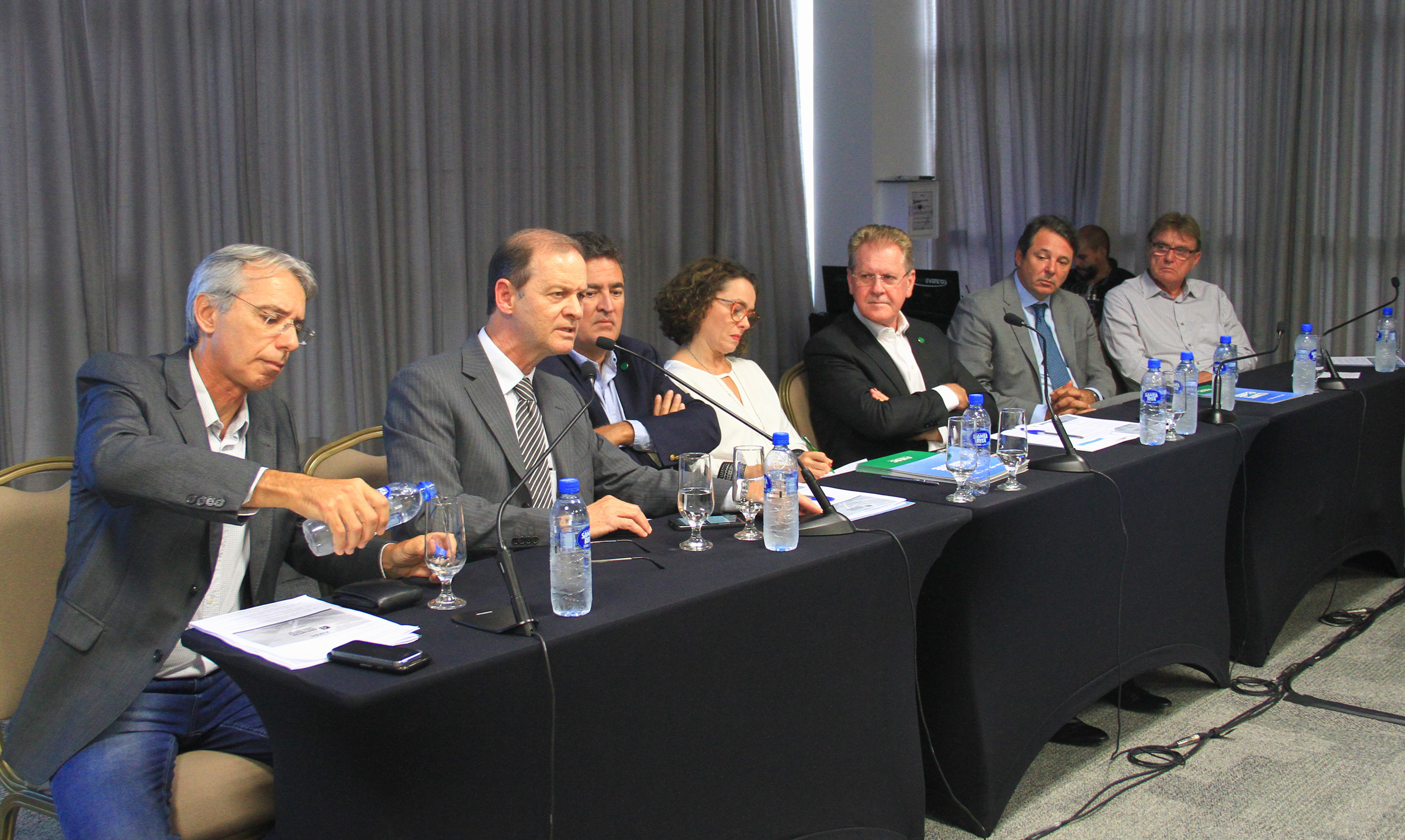 Reunião foi realizada em Florianópolis