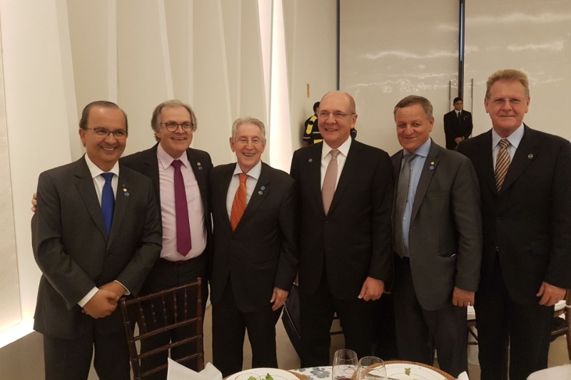 Jorginho Mello, Dalirio Beber, Glauco José Côrte, Paulo Bauer, Valdir Colatto e Evair Oenning no lançamento da agenda em Brasília (Crédito: Leticia Schlindwein)