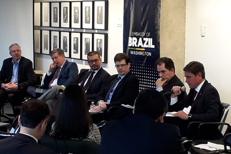 Jefferson Gomes (d) coordenou painel. Foto: Karina Takemura