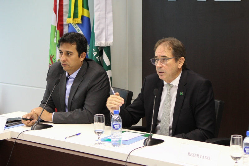 Para presidente da Câmara de Transporte e Logística da FIESC, Mario Cezar de Aguiar (d), obras garantem segurança e competitividade. Foto: Filipe Scotti