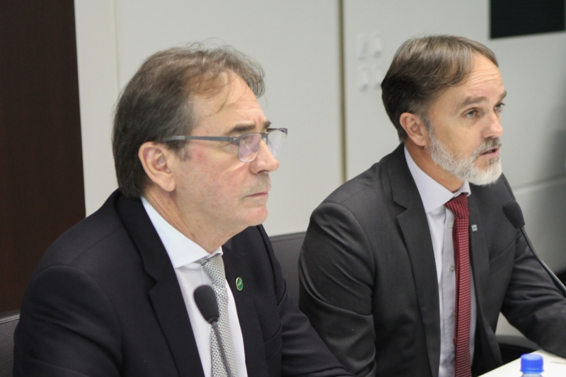 Ronaldo Carioni (d), do DNIT. Foto: Filipe Scotti