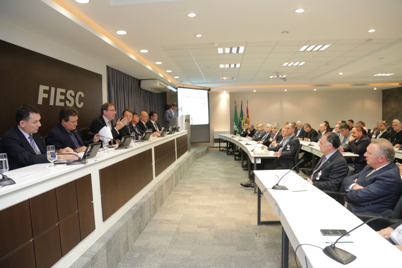 Diálogo com Sindicatos reuniu representantes de mais de 100 entidades associadas à FIESC (foto: Marcus Quint)