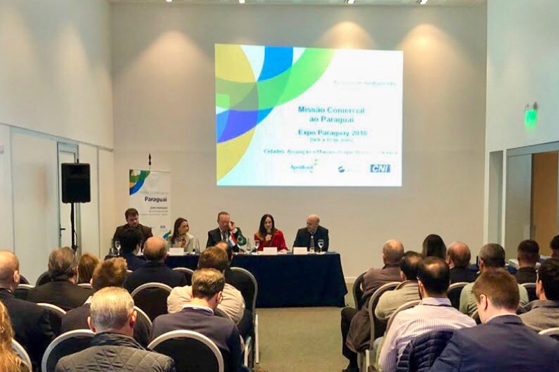 Delegação durante seminário de oportunidade de negócios e parcerias