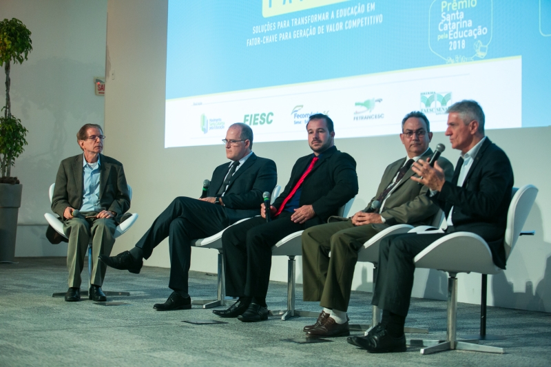 Painel reuniu empresas que já venceram o Prêmio para discutir geração de valor a partir da educação. Foto: Marcos Campos