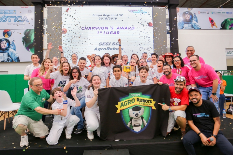 Agrorobots foi a grande campeã da etapa regional do torneio da FLL. Foto: Rodrigo Parucker/Grazieli Scottini