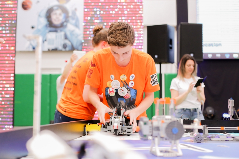 Robôs são construídos com peças de LEGO. Foto: Rodrigo Parucker