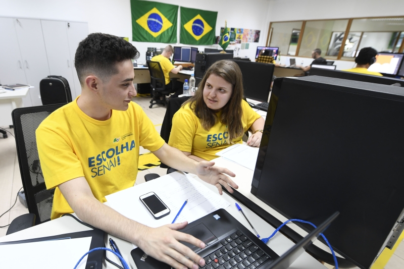 Jean Carlos Novak e Raissa Marcon disputam na ocupação de segurança cibernética (Foto: José Paulo Lacerda)