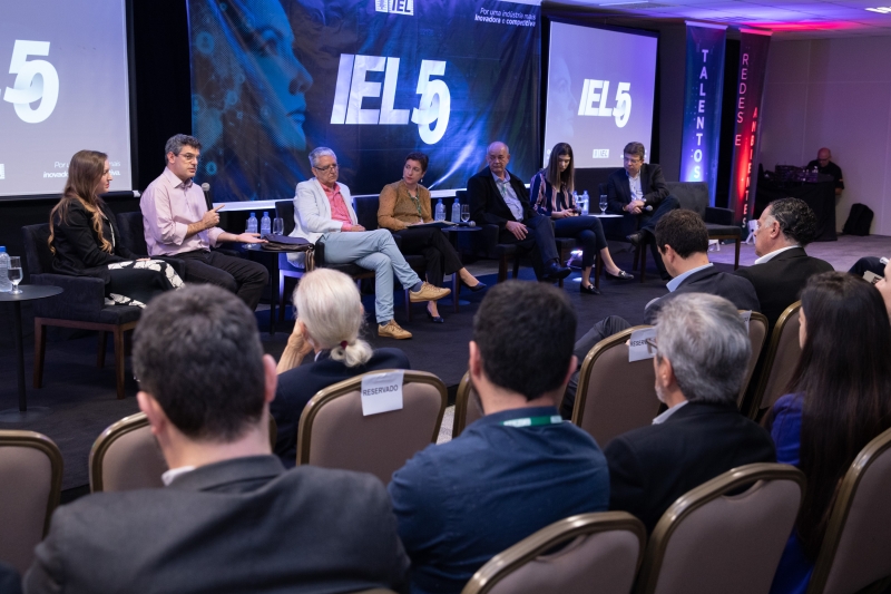 Painel debateu aumento da competitividade por meio do conhecimento. Foto: Filipe Scotti