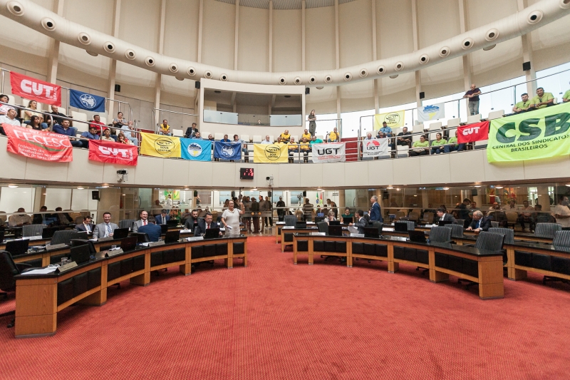 Reajuste do salário mínimo regional segue para sanção do governador