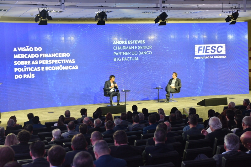 Ambiente econômico é melhor do que mostram as manchetes, diz Esteves