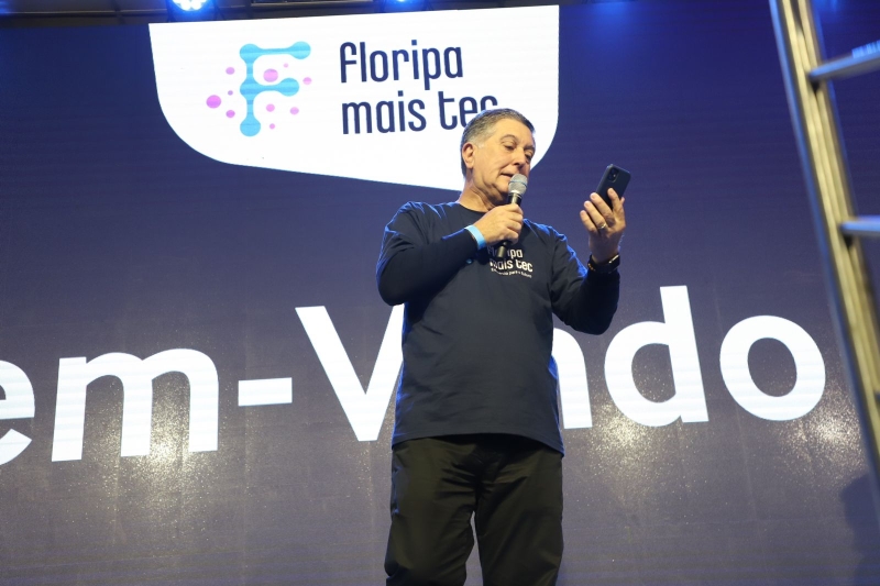 Prefeito Topázio Neto, na abertura do aulão. Foto: Pedro Perez/PMF
