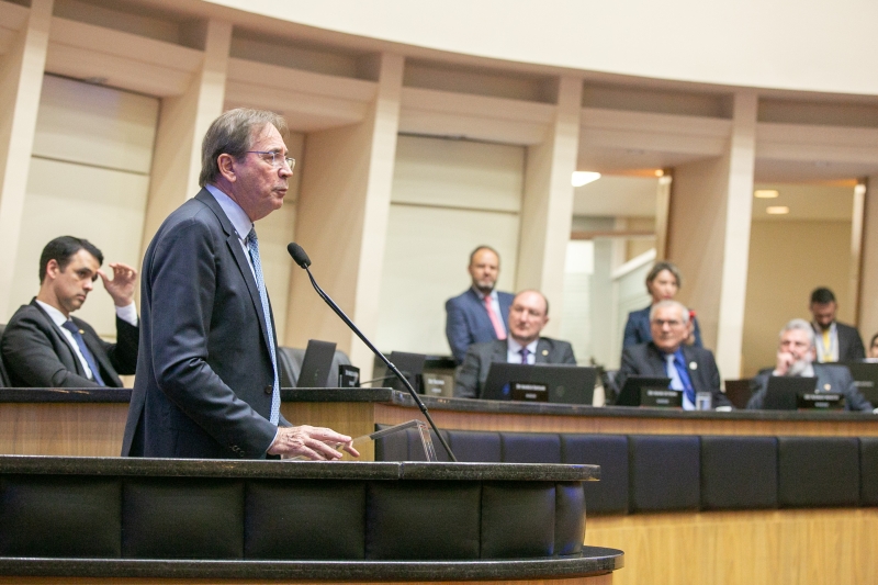 FIESC destaca importância da indústria a parlamentares, na Assembleia