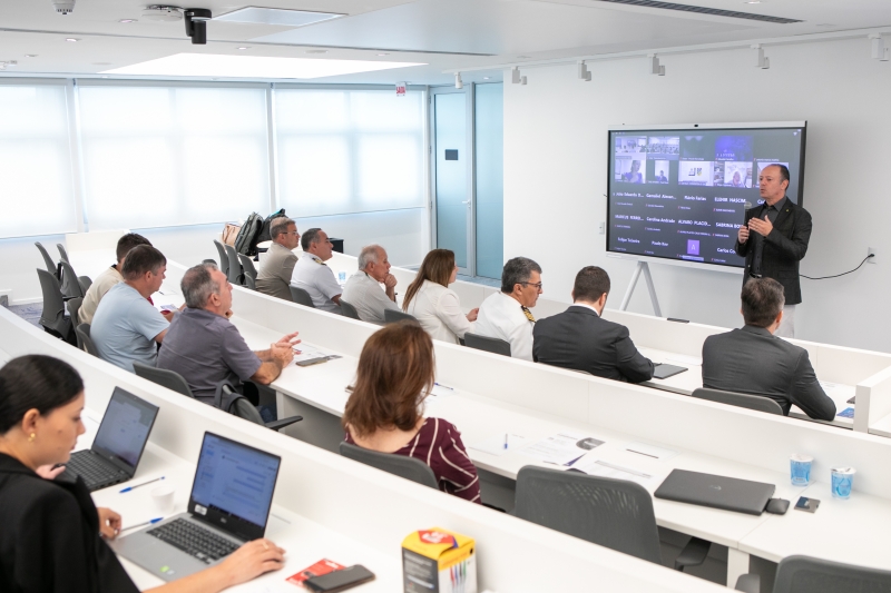 Diretor-executivo da Iana Tecnologia, Carlos Duek, em apresentação no Condefesa (foto: Filipe Scotti)