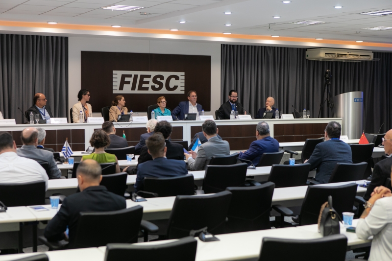 Conforme Aguiar (c), Santa Catarina, que tem a segunda indústria mais competitiva no Brasil (foto: Filipe Scotti) Conforme Aguiar (c), Santa Catarina, que tem a segunda indústria mais competitiva no Brasil (foto: Filipe Scotti)