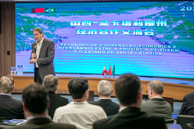 Presidente da FIESC, Mario Cezar de Aguiar, recebeu a comitiva chinesa (foto: Filipe Scotti)