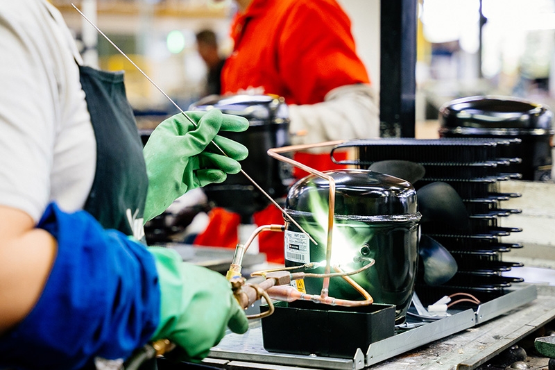 Inauguração e evolução da Embraco, empresa das mais inovadoras de Joinville - Foto: Acervo cultural FIESC