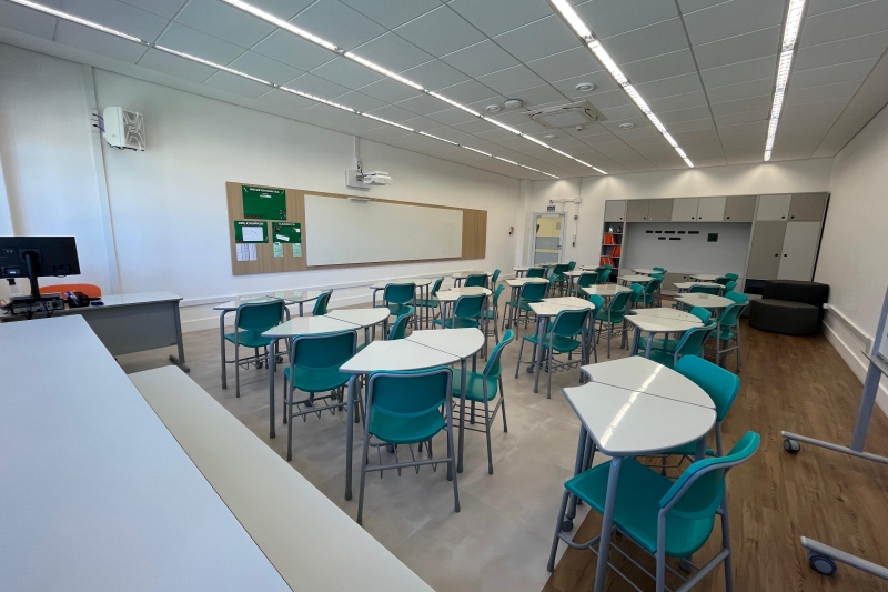 Unidade tem 26 salas de aula; ambientes são funcionais e acolhedores (Divulgação)